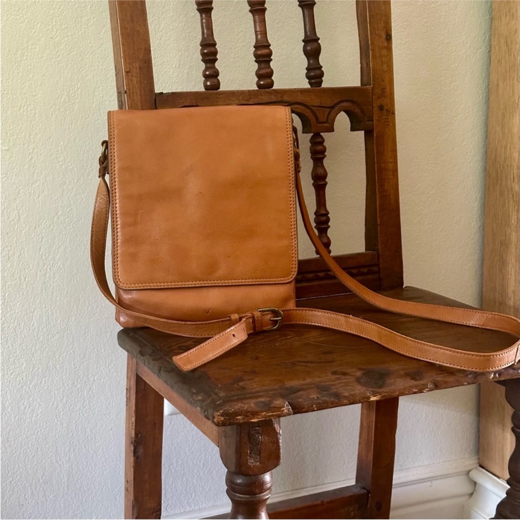 Vilenca Holland Leather Crossbody